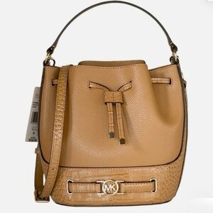 NWT Michael Kors Medium Belted Bucket Messenger Bag in Deer (Tan) Leather